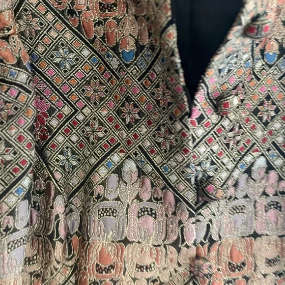 Multicolor Geometric Patterned Jacket - Picture 7 of 9